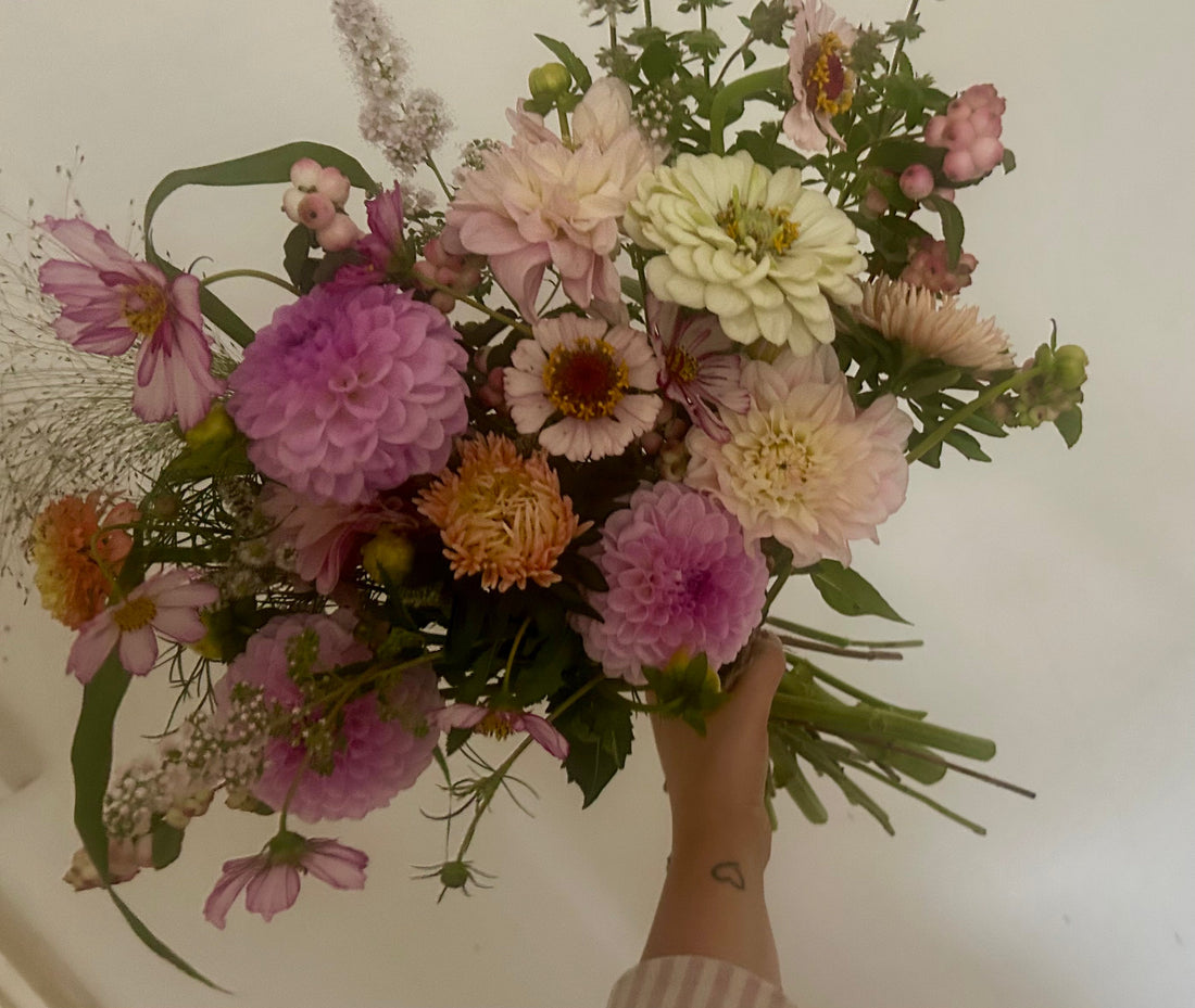 What’s Blooming in August? The Best Seasonal Flowers for Late-Summer Weddings